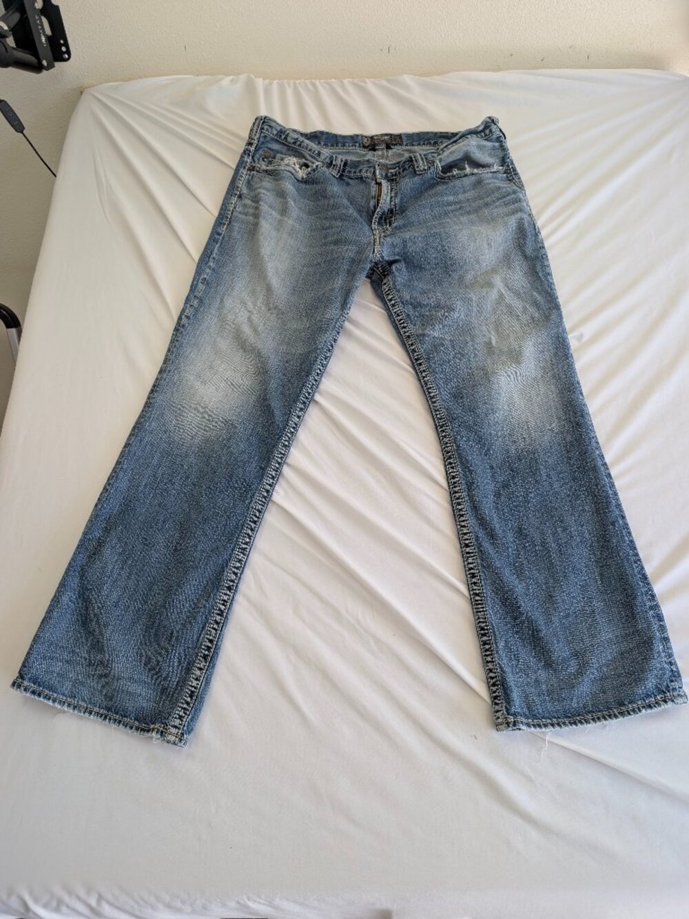 Silver Jeans Co. Grayson Men’s W38 L32 Thick Stitch Distressed Bootcut Jeans